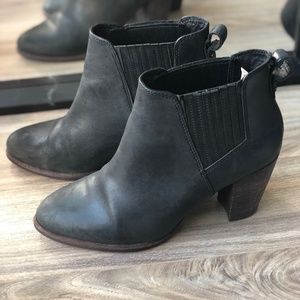 UGG Poppy Ankle Chelsea Boot in Black Leather